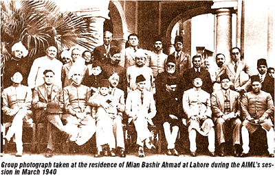 Group Photograph taken at the residence of Mian Bashir Ahmad at Lahore during the AIMLs session in March 1940,March 1940,March,1940,Group Photograph,Mian Bashir Ahmad at Lahore ,Mian Bashir Ahmad ,Lahore ,Pakistan,History